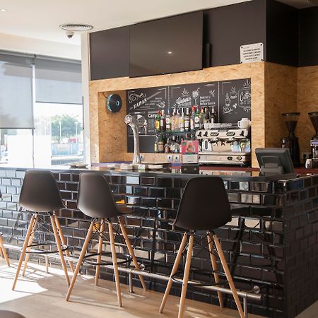 Travelodge Bcn Cornella Fira Cornellà de Llobregat Buitenkant foto