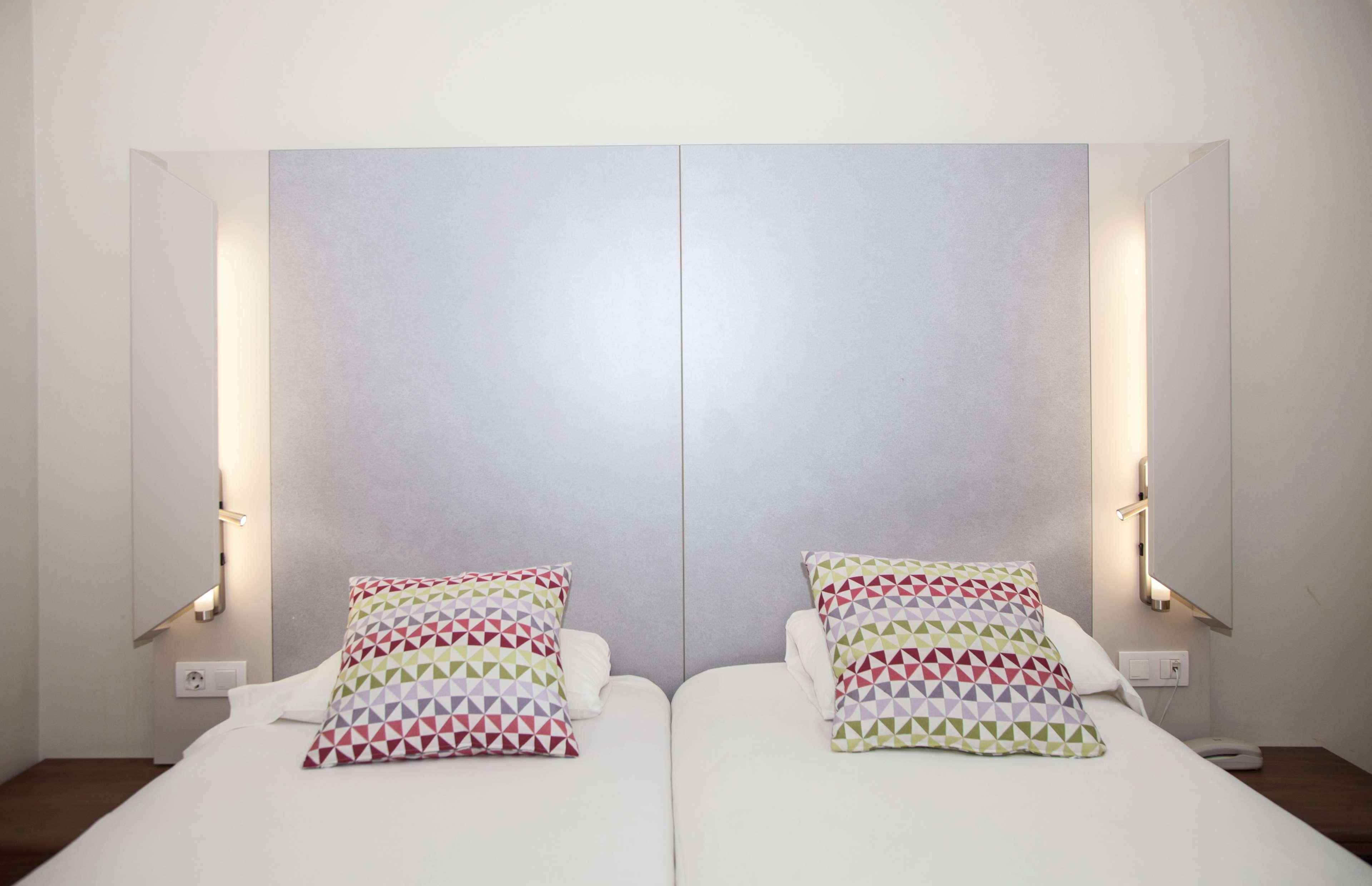 Travelodge Bcn Cornella Fira Cornellà de Llobregat Buitenkant foto