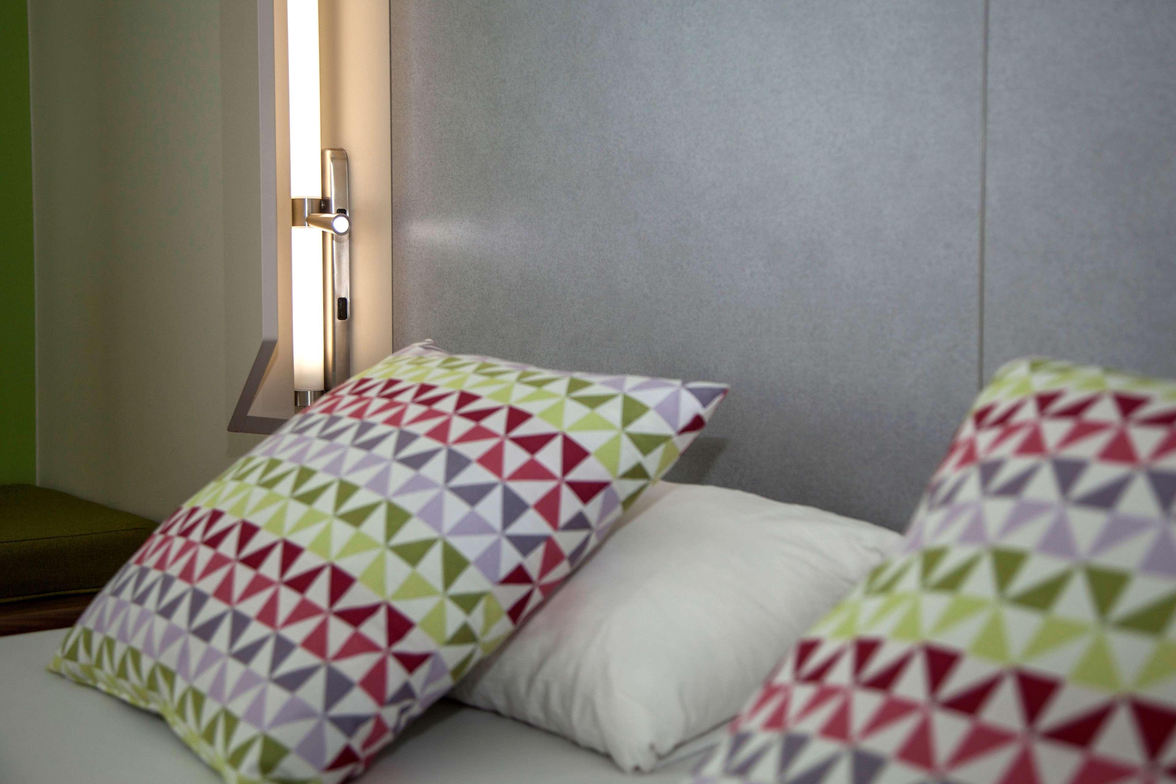 Travelodge Bcn Cornella Fira Cornellà de Llobregat Buitenkant foto