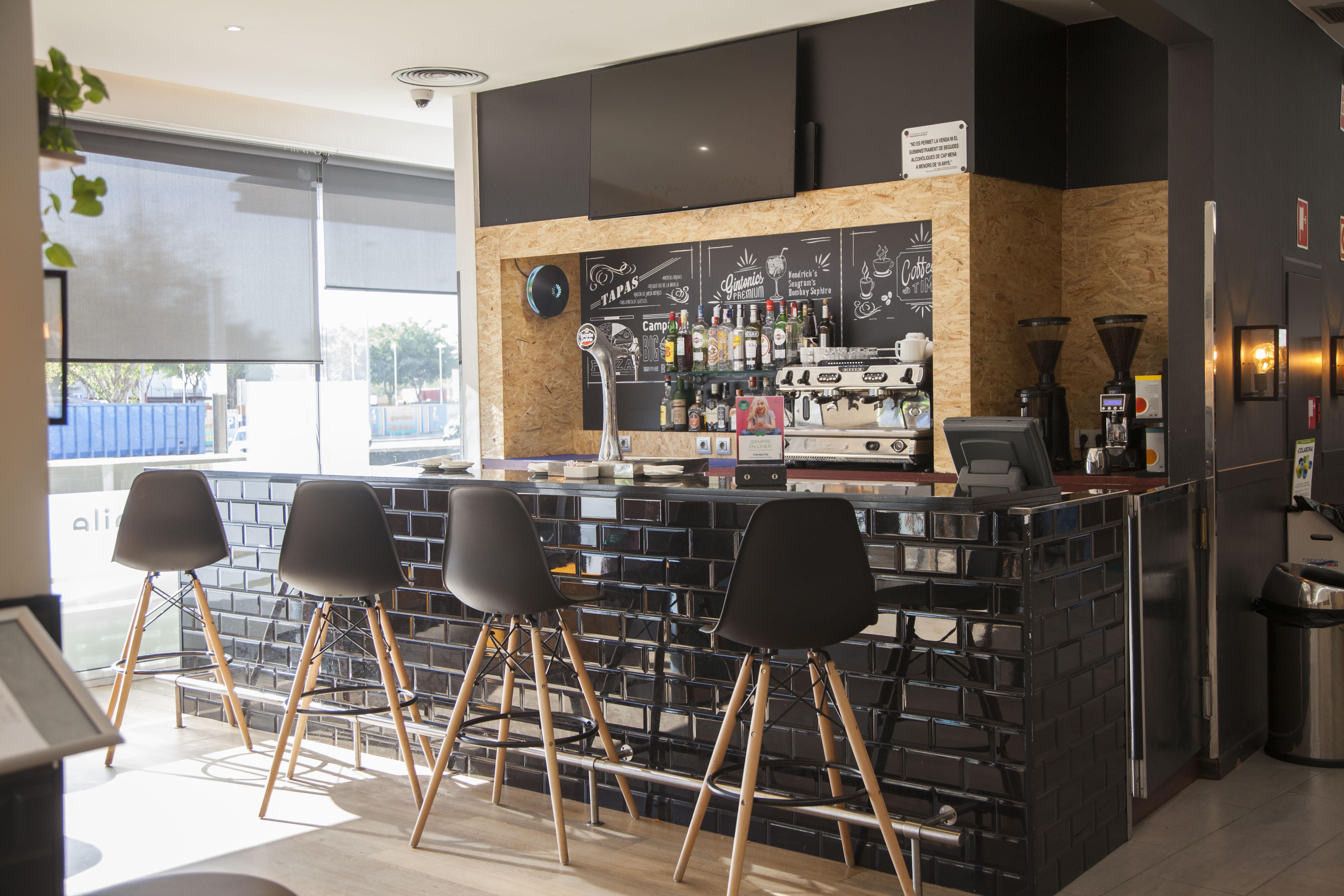 Travelodge Bcn Cornella Fira Cornellà de Llobregat Buitenkant foto