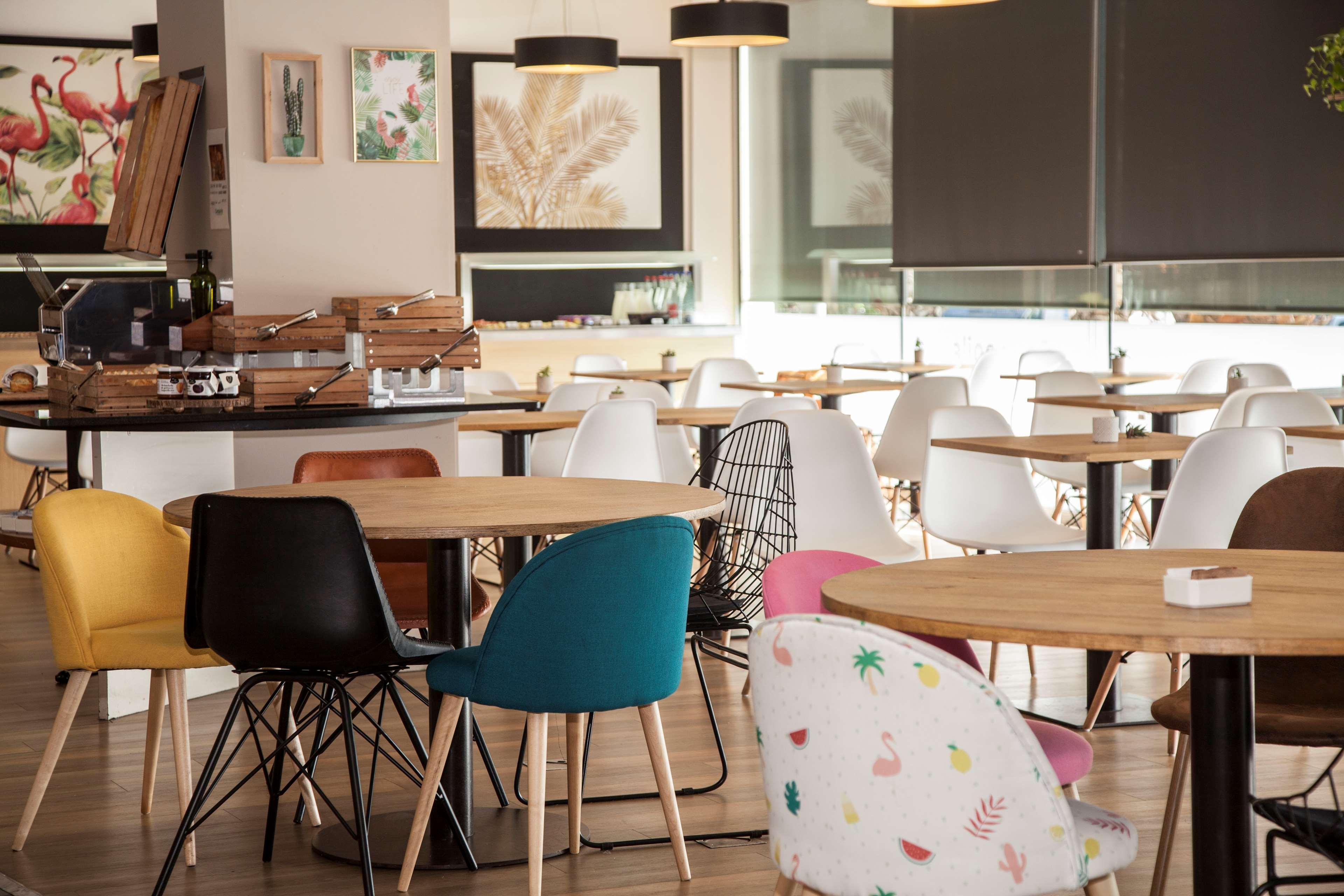 Travelodge Bcn Cornella Fira Cornellà de Llobregat Buitenkant foto