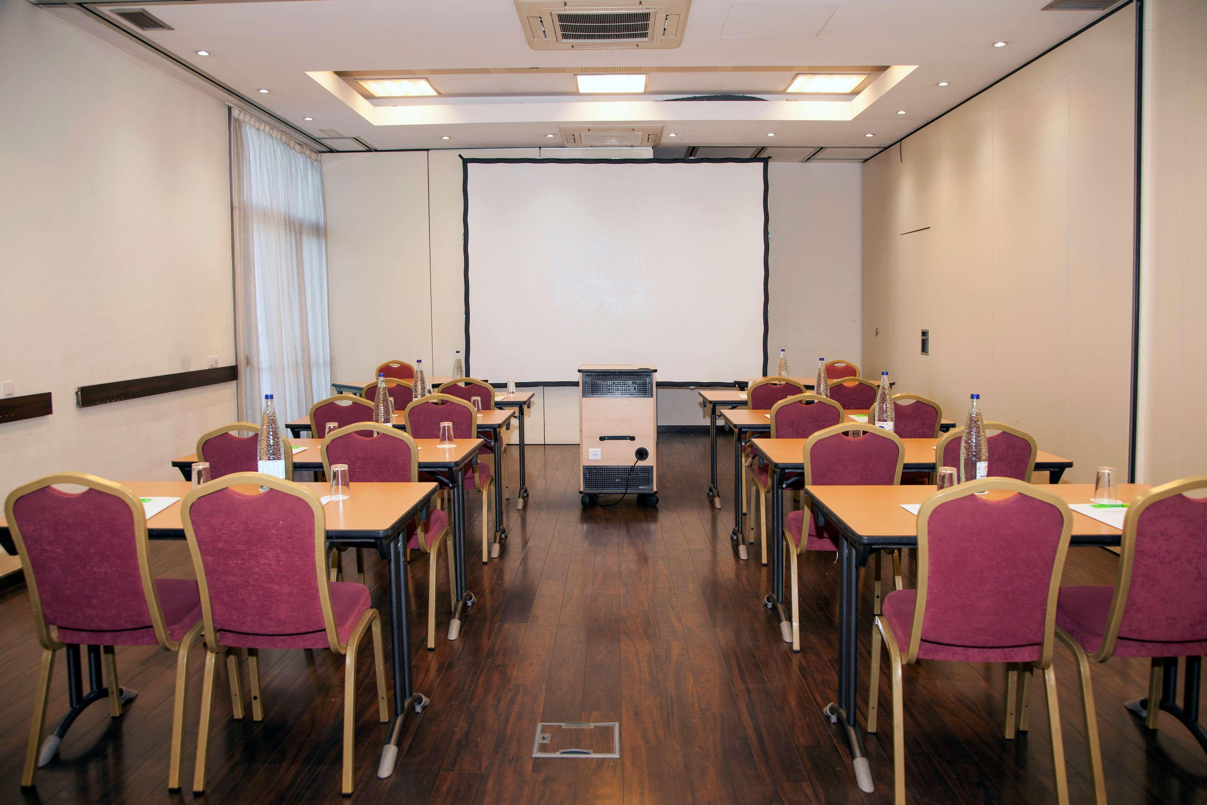 Travelodge Bcn Cornella Fira Cornellà de Llobregat Buitenkant foto