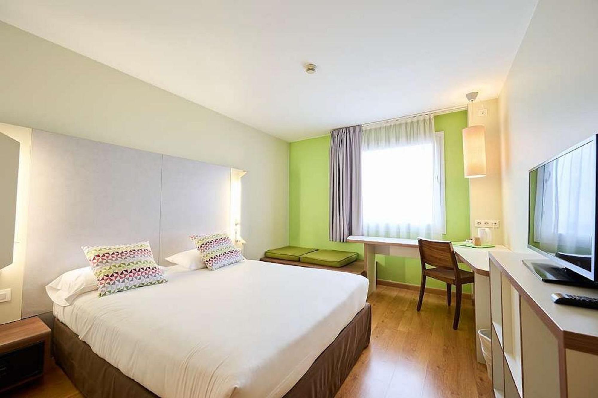 Travelodge Bcn Cornella Fira Cornellà de Llobregat Buitenkant foto