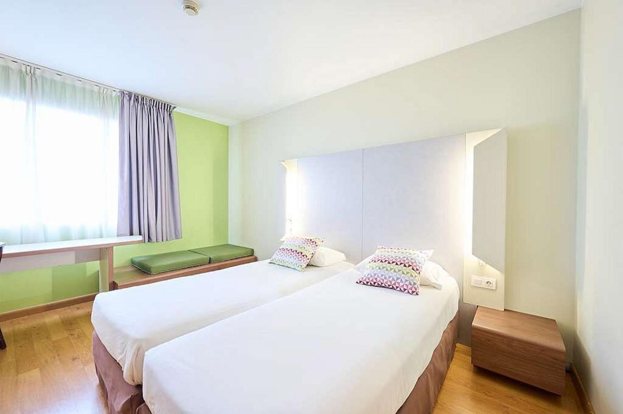 Travelodge Bcn Cornella Fira Cornellà de Llobregat Buitenkant foto
